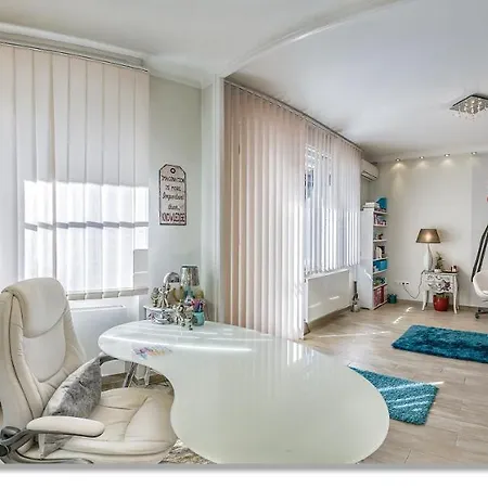 아파트 Sundeluxe & Balcony *